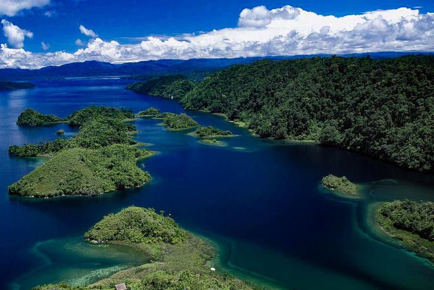 Lake Kutubu, Southern Highlands, Papua New Guinea